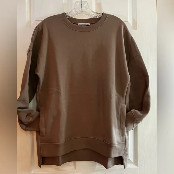 Zenana/women’s NWOT Cocoa Boyfriend Crewneck Top Size S - Picture 4 of 7